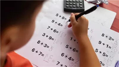 ما هو عُسر الحساب؟.. اضطراب التعلم الخفي الذي جعل فيكتوريا بيكهام تعاني في طفولتها