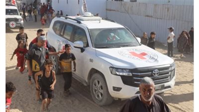  فريق من الصليب الأحمر والقسام يدخل المنطقة الصفراء شرقي غزة للبحث عن جثث أسرى إسرائيليين