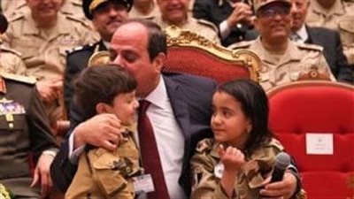 مصر معاكم.. السيسي يصدق على مبادرة لرعاية القصر من أبناء شهداء القوات المسلحة والشرطة والمدنيين