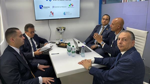 وزير الصحة والسكان،