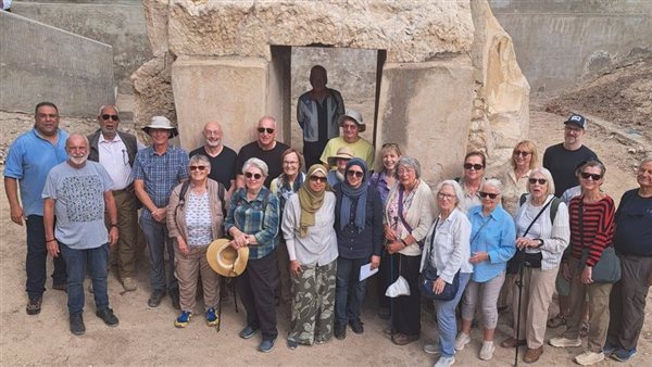 إعادة فتح المقبرة