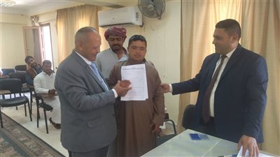 تسليم 15 عقد عمل لذوي الهمم من أبناء جنوب سيناء| صور 