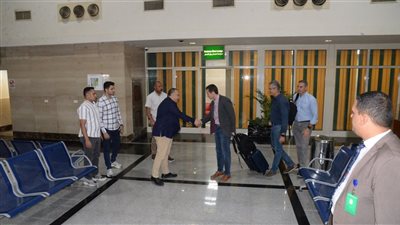 محافظ أسيوط يتابع مغادرة الرحلة الجوية المنتظمة إلى القاهرة ضمن جهود تعزيز الربط الجوي