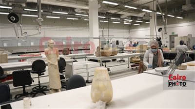 سنوات من الترميم علشان اللحظة دي.. قطع الألباستر جاهزة تبهرك في المتحف االمصري الكبير | صور