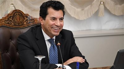 وزير الرياضة يهنئ يحيى النوساني بعد فوزه على لاعب إسرائيلي وتأهله لربع النهائي في بطولة كندا للإسكواش