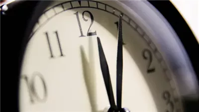 رسميا.. تأخير الساعة وبدء تطبيق التوقيت الشتوي 2025 في مصر