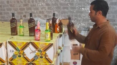 ضبط مصنع خمور دون ترخيص بمنطقة طناش بحي الوراق في الجيزة| صور