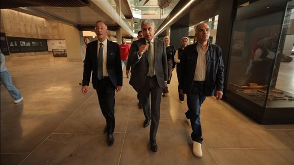 وزير السياحة