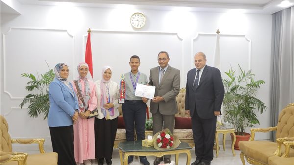 تكريم الفائز بالمركز