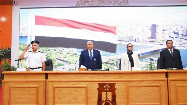 جانب من لقاء محافظ