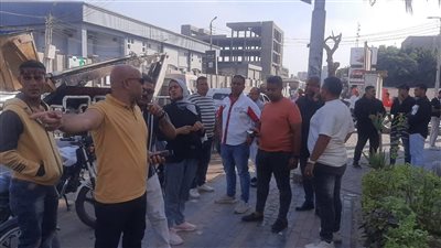 في حملة موسعة ببنها.. إزالة 10 إعلانات مخالفة وتقنين أوضاع 22 أخرى