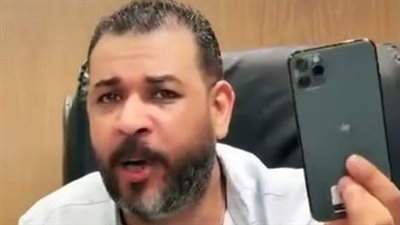 الحكاية لمّ فلوس وبس.. تاجر يهاجم فرض ضرائب على هواتف آيفون قديمة توقف تصنيعها 