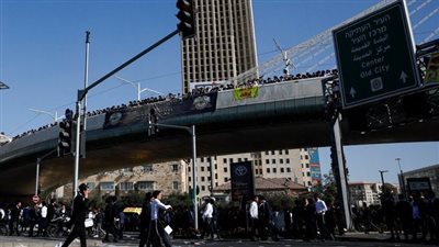 آلاف اليهود الحريديم يتظاهرون في القدس احتجاجًا على خطط تجنيدهم بالجيش الإسرائيلي