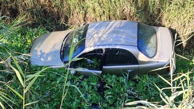 إصابة 4 أشخاص في حادث انقلاب سيارة ملاكي داخل ترعة بأسيوط