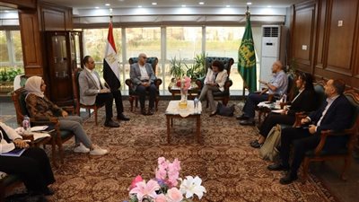 محافظ القليوبية يناقش مشروع إنشاء محطة كهرباء من القمامة مع ممثلي البنك الدولي