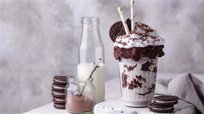طريقة عمل ميلك شيك أوريو.. 6 نكهات مختلفة بـ 3 مكونات فقط 