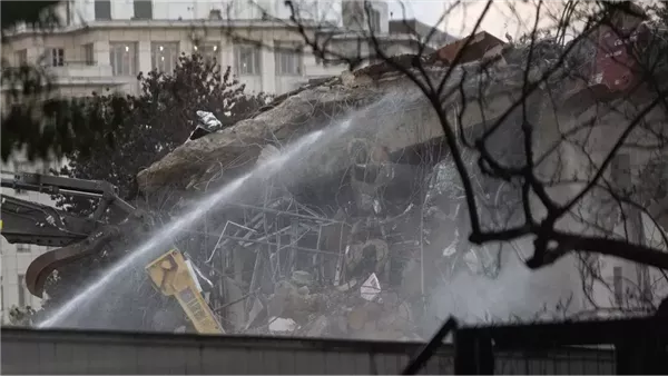 هدم جزء من البيت