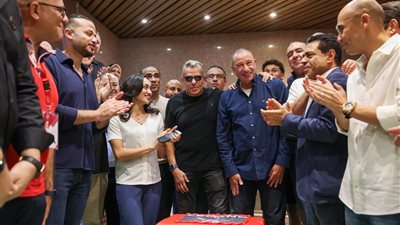 بحضور زوجته.. قائمة الخطيب تحتفل بعيد ميلاده على هامش انتخابات الأهلي 