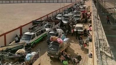زحام سيارات أمام دير مارجرجس بالرزيقات في الأقصر.. والدير يعلن موعد استقبال المخيمين