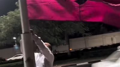 بعد تثبيته علم دولة من الدول الضيوف في افتتاح المتحف المصري الكبير.. وزير الأوقاف يقرر تكريم المواطن شريف