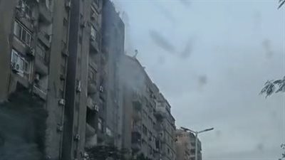 الدفع بسيارات إطفاء للتعامل مع حريق شقة سكنية بالقاهرة