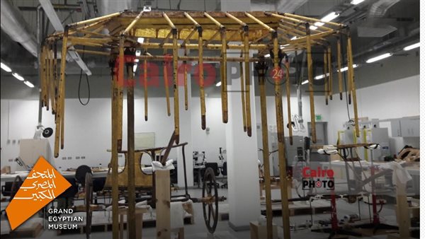 مظلة توت عنخ آمون