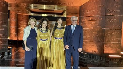 طاير من السعادة وأنتم معايا.. الموسيقار أحمد أبو زهرة يعلق على مشاركة بناته في احتفالية المتحف المصري الكبير