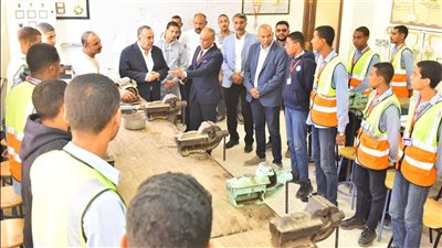 محافظ أسيوط يتفقد المدرسة الفنية لمياه الشرب والصرف الصحي بأسيوط الجديدة.. ويعلن قبول أول دفعة من الطالبات