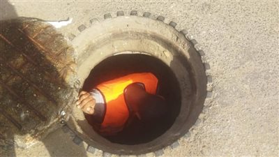 استمرار أعمال تطهير بلاعات صرف الأمطار بمدينة العبور استعدادًا لموسم الشتاء