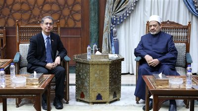 الإمام الطيب: ندرس إنشاء معاهد أزهرية ومركزا لتعليم اللغة العربية خدمة لأبناء سنغافورة