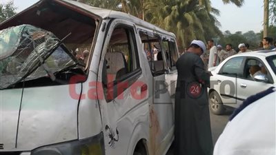 إصابة 15 شخصًا في انقلاب ميكروباص بقنا.. والدفع بـ10 سيارات إسعاف