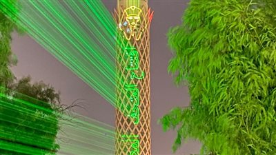 احتفالًا بالحدث العالمي.. إضاءة برج القاهرة لليوم الثاني بعبارة افتتاح المتحف المصري الكبير