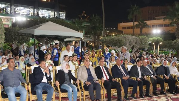 المحافظ يشاهد احتفالية