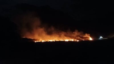 تهديد لحياة السكان وتشويه للسياحة.. استغاثة إلى محافظ جنوب سيناء بسبب حرق القمامة في دهب| صور