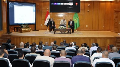 محافظ القليوبية يلتقي أصحاب معارض السيارات على زراعي الإسكندرية لبحث إنشاء سوق حضاري وتنظيم أنشطتهم