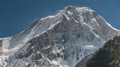 بينهم 3 أمريكيين.. تفاصيل مصرع 7 متسلقين في انهيار جليدي بـ جبال الهيمالايا