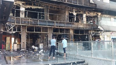 إصابة شخص في حريق نشب داخل مول شهير بالعبور