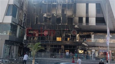 بعد السيطرة على الحريق.. عامل بمول العبور يكشف مفاجأة: تقصير من الإدارة وراء الحريق وخسائر بالملايين