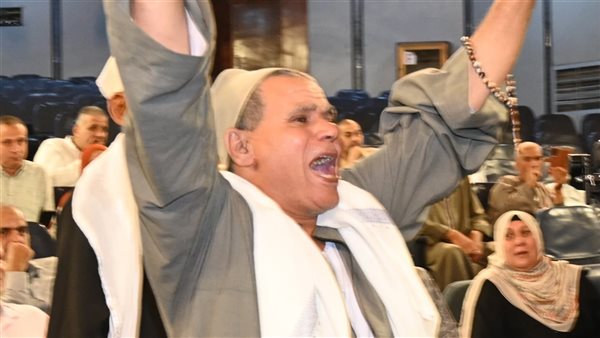 فرحة أحد الفائزين