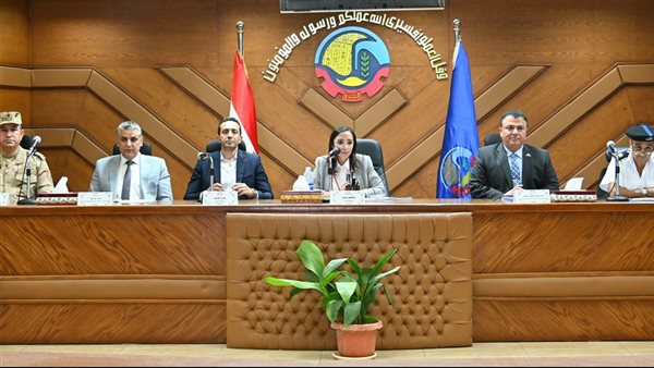 اجتماع محافظ البحيرة