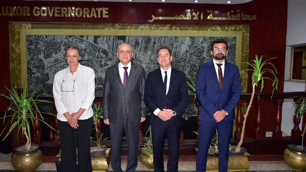 محافظ الأقصر يستقبل