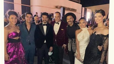 كورونا يضرب أبطال مسلسل بـ100 وش ونجوم الفن المشاركين في مهرجان الجونة