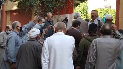 في أول ساعة.. إقبال كثيف على لجان انتخابات النواب في كفر الشيخ (صور)