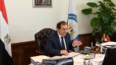 وزير البترول يناقش مع اتحاد المستثمرين إنشاء معامل لتكرير النفط وخفض سعر الغاز (خاص)
