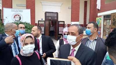 محافظ الإسماعيلية يتابع عملية التصويت في انتخابات النواب