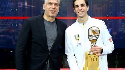 وائل جمعة يهنئ على فرج للفوز ببطولة الإسكواش