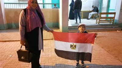 أول مأذونة في مصر تُدلي بصوتها في انتخابات مجلس النواب بالشرقية (صور)