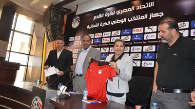 انطلاق المعسكر المفتوح لمنتخبَي الكرة النسائية.. وسحر عبد الحق تطالب بالالتزام داخل وخارج الملعب