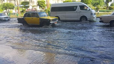 موجة الطقس السيئ مستمرة.. أمطار غزيرة تضرب الإسكندرية اليوم (صورة)