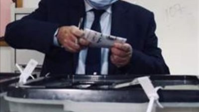 وزير قطاع الأعمال العام يدلي بصوته في انتخابات النواب: مسئولية وطنية